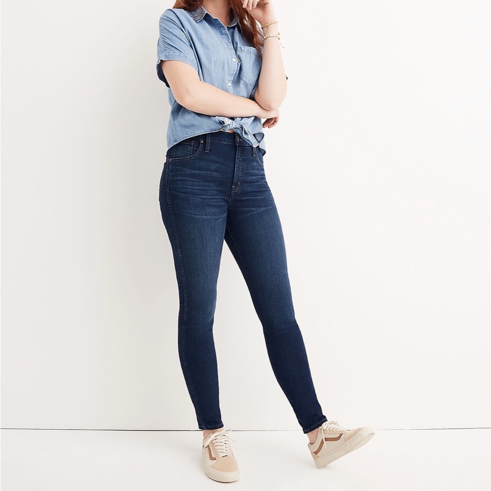 Madewell 10” skinny high rise. Frayed ankle. Size 30